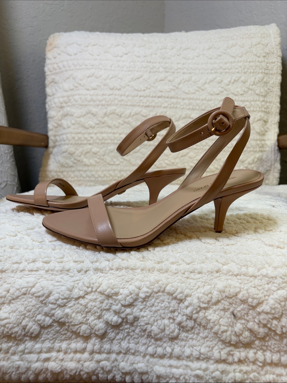 Veronica Beard beige neutral kitten heel open toe ankle strap shoe size 7 - Picture 4 of 7